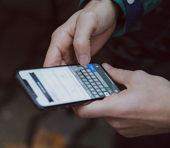 man-typing-in-mobile-app-2